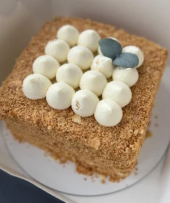 Медовик з безе